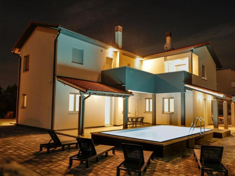 4 Stars Apartments-Pikula Fažana Kültér fotó