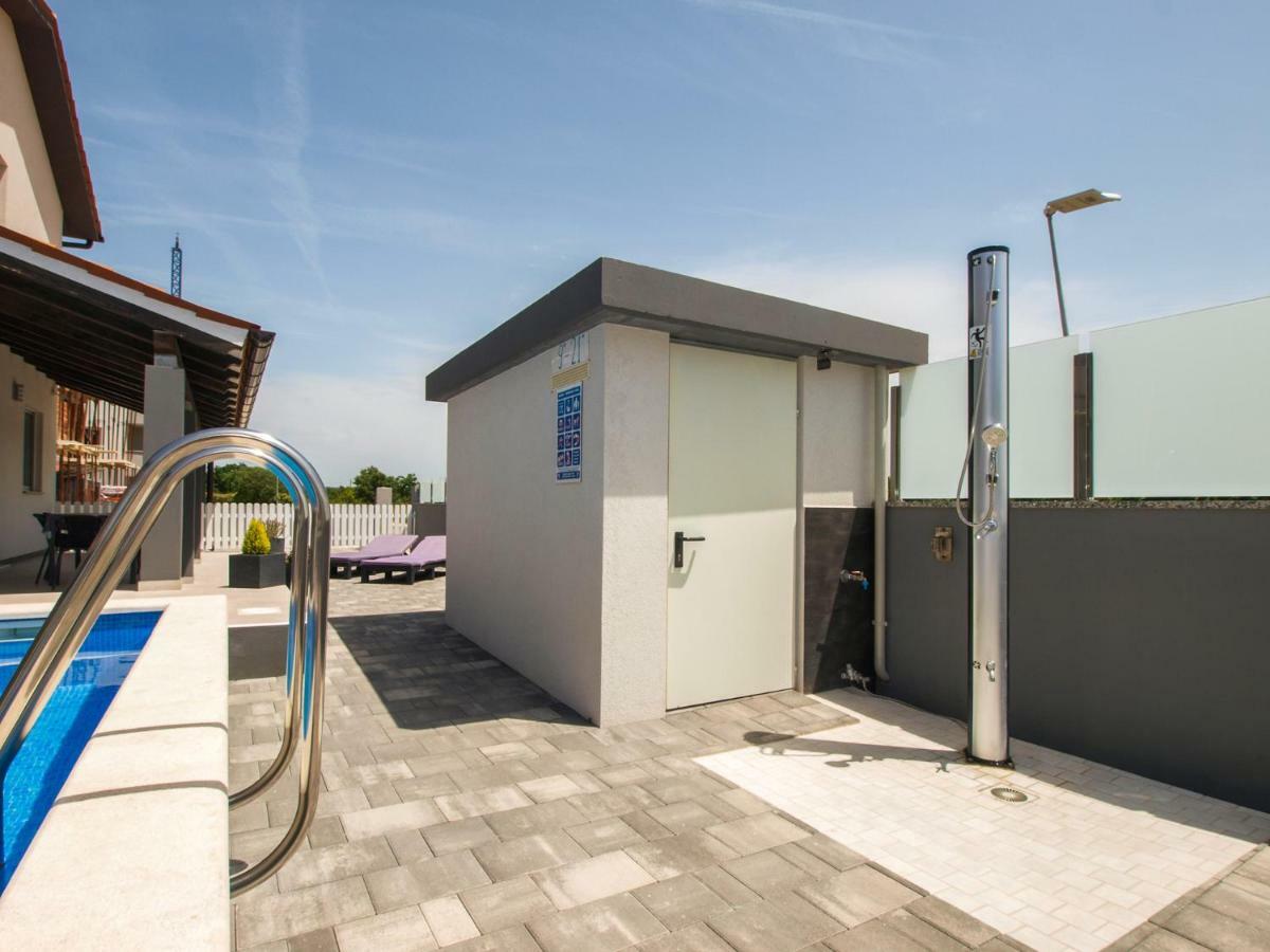 4 Stars Apartments-Pikula Fažana Kültér fotó