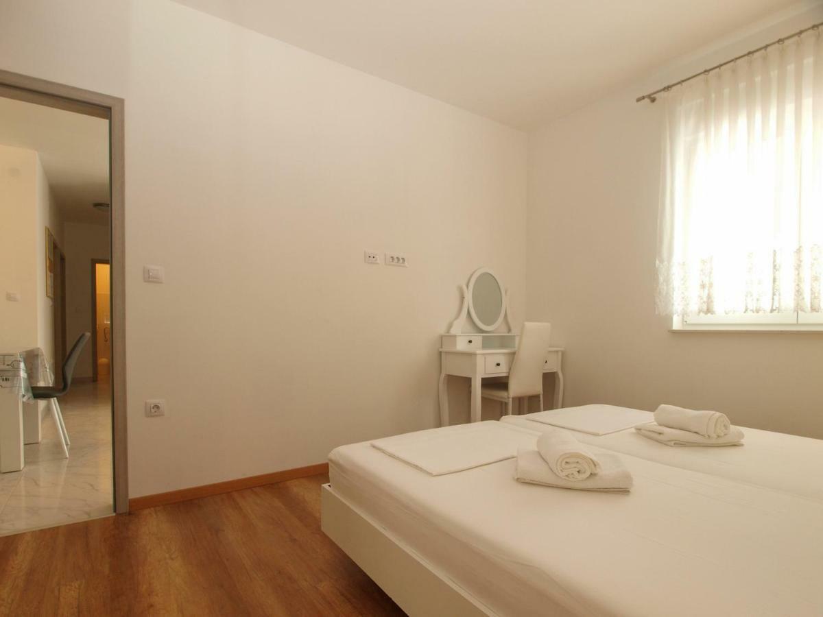 4 Stars Apartments-Pikula Fažana Kültér fotó