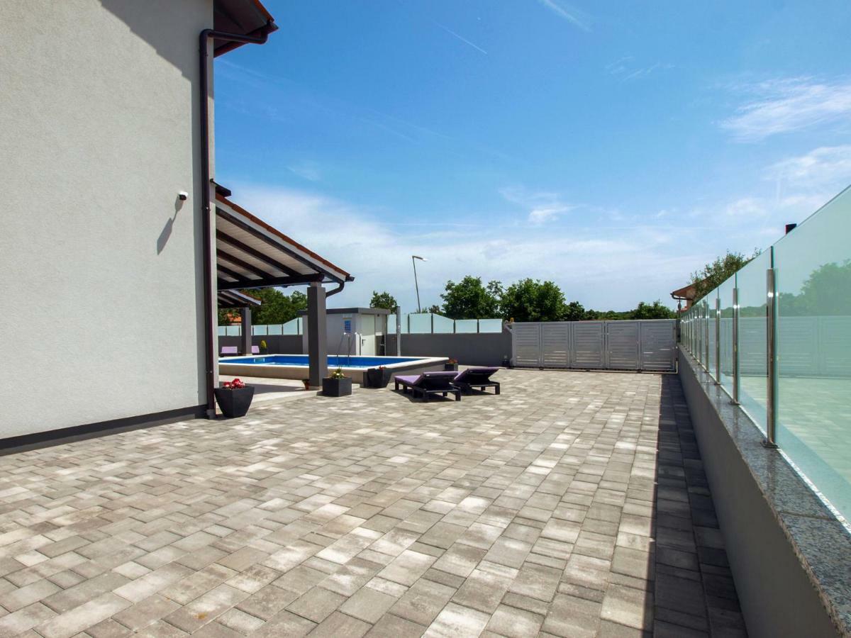 4 Stars Apartments-Pikula Fažana Kültér fotó