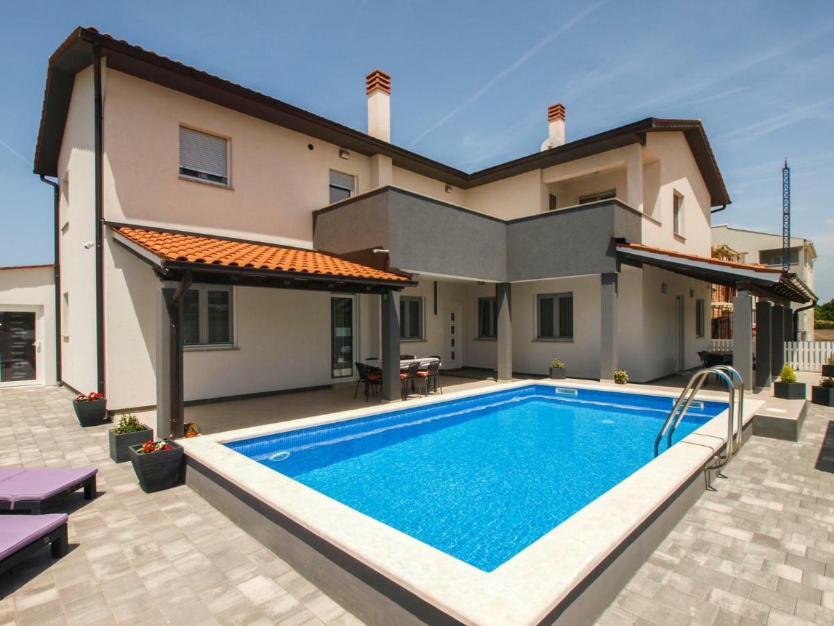 4 Stars Apartments-Pikula Fažana Kültér fotó