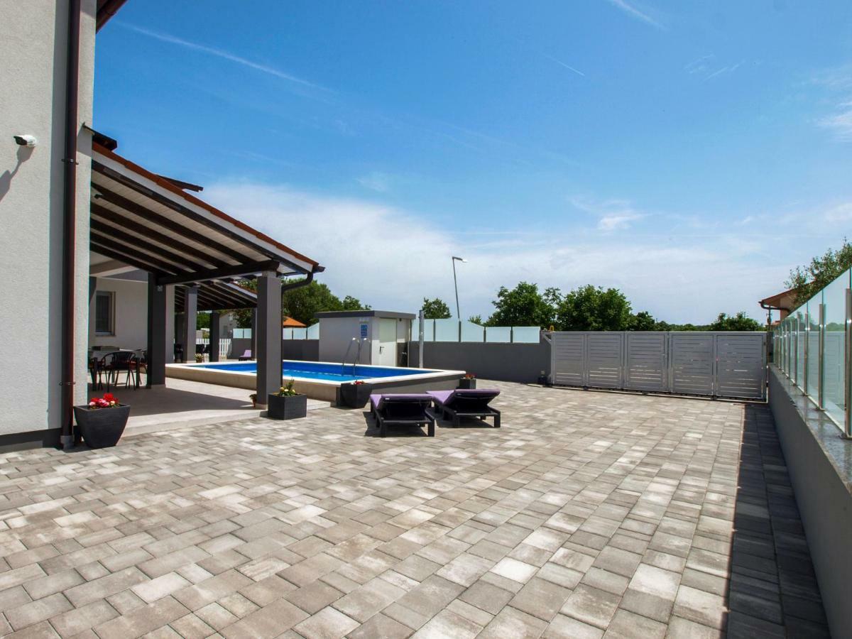 4 Stars Apartments-Pikula Fažana Kültér fotó